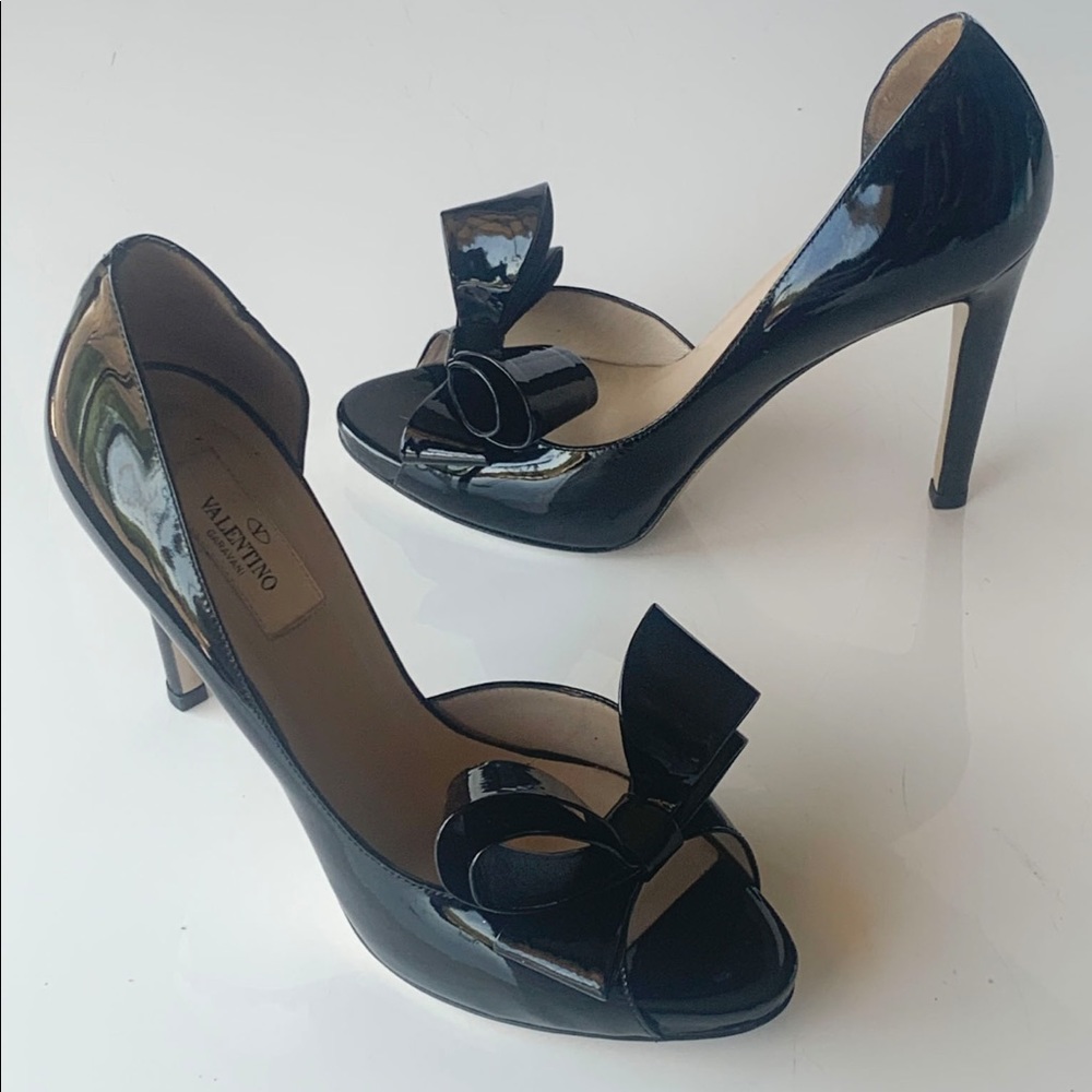 VALENTINO, Patent Leather Bow Accents D'Orsay Pumps - Picture 4 of 8